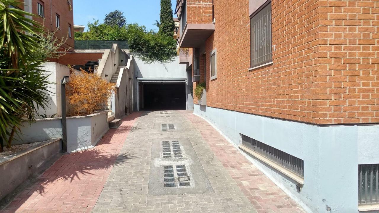 Апартаменты Terrace22 - Delizioso Attico Ben Collegato Рим Экстерьер фото